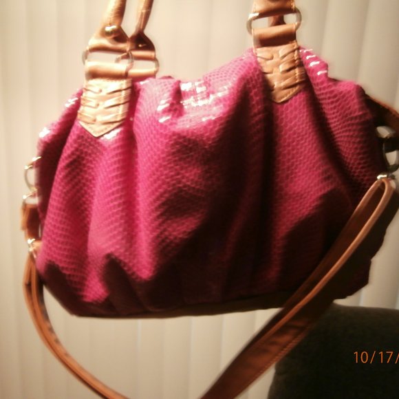 Beautiful Raspberry Bag - Picture 2 of 7